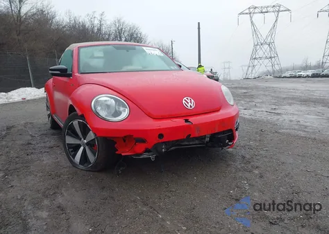 2015 Volkswagen Beetle 2.0T R-Line z USA, uszkodzony, nr VIN 3VW7T7AT2FM810241